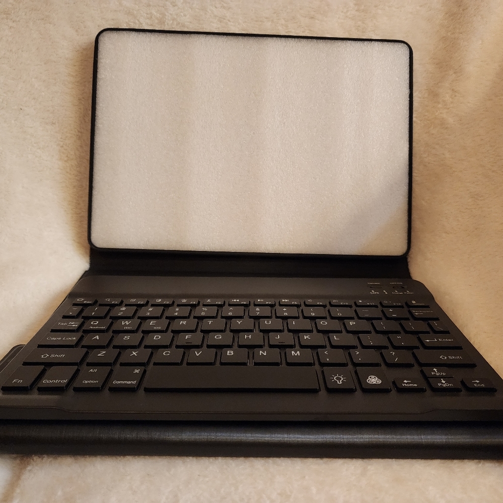 Tablet wireless keyboard and case